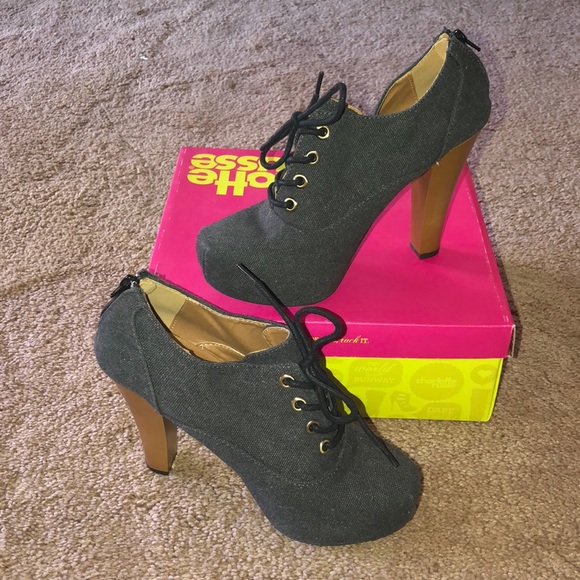 Heels - Picture 1 of 1